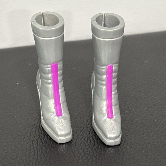 MATTEL Barbie Fashion Fever Silver Replacement Boots - Picture 2 of 5
